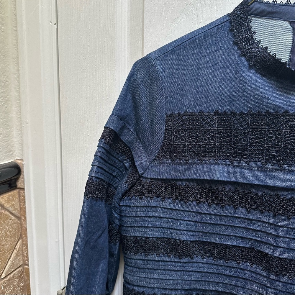 Banana Republic Dark Blue Casual Shirt with Black Accents